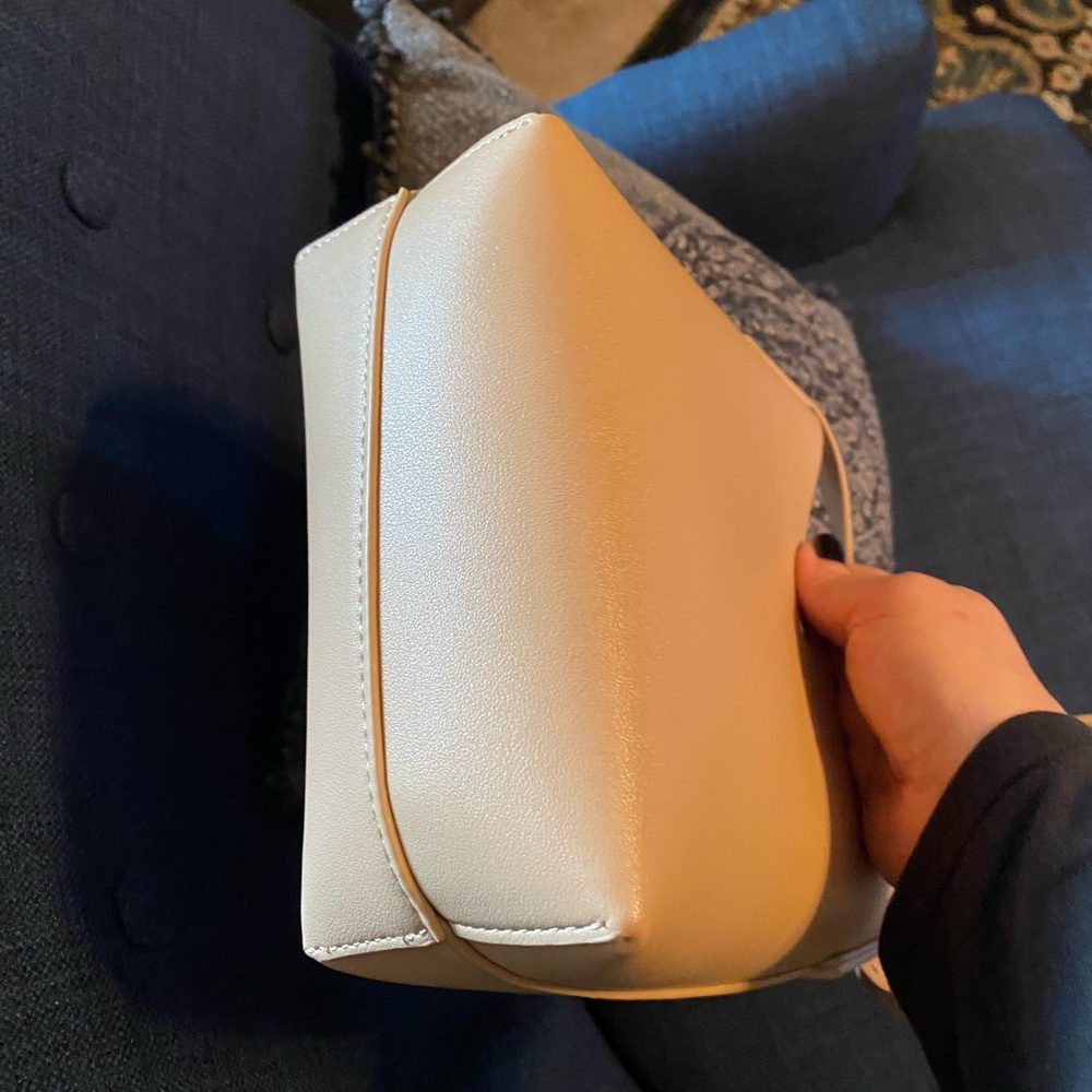 EUC Medium Samara shoulder bag/crossbody - Picture 4 of 11